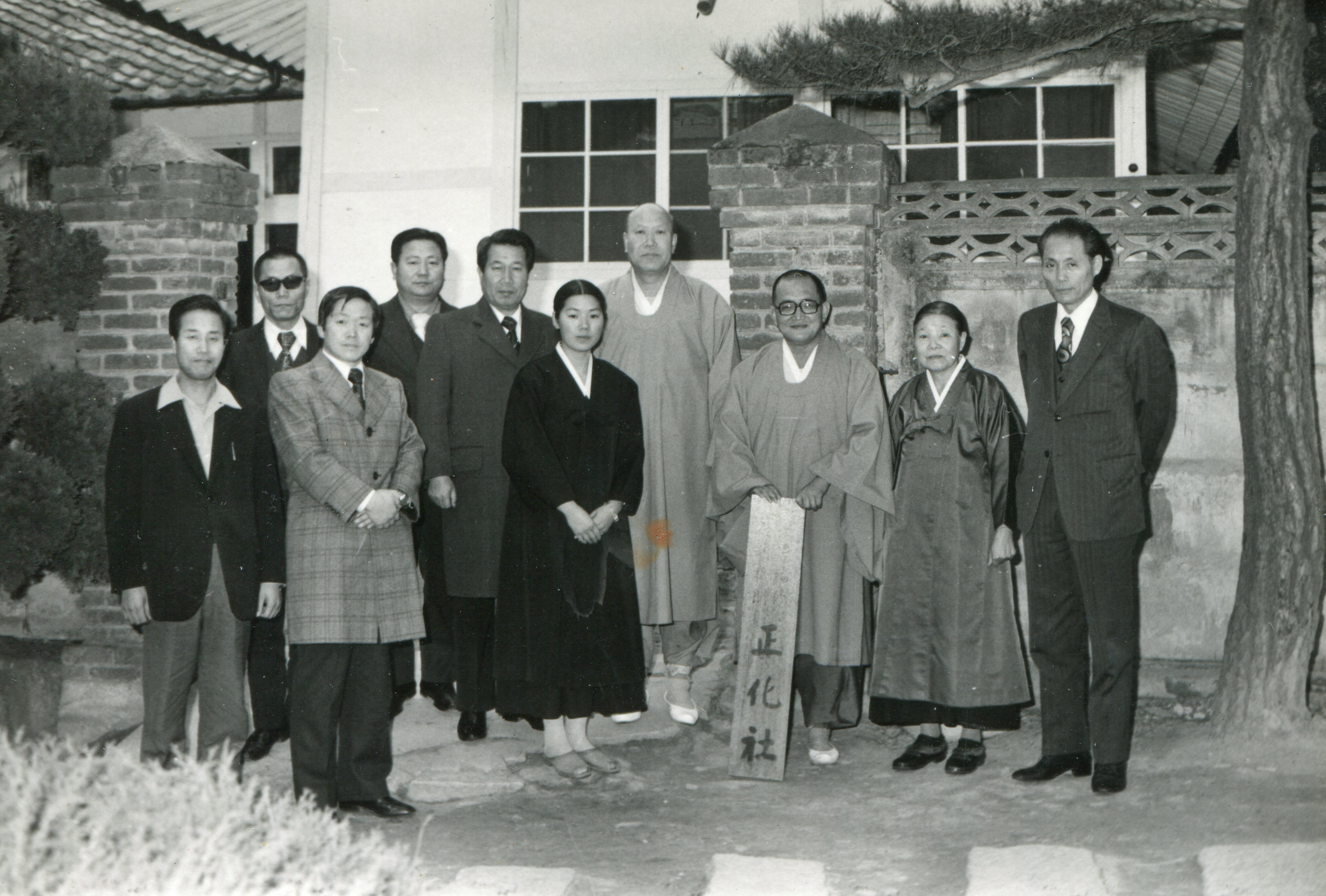 정화사 간판 내릴 때 (문화회관 건립 기공식 때)